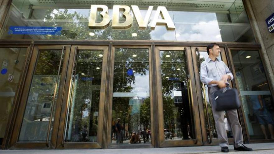 BBVA se adjudica Unnim y se convierte en la entidad más grande de España.