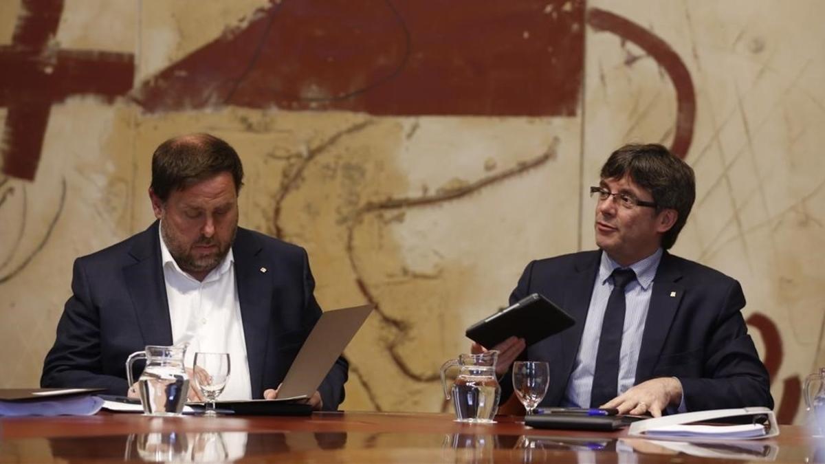 Oriol Junqueras y Carles Puigdemont, en una reunión del Consell Executiu