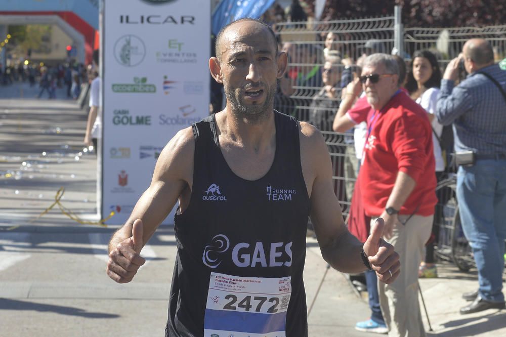 Hassane Ahouchar logra su cuarta victoria en el Medio Maratón de Elche