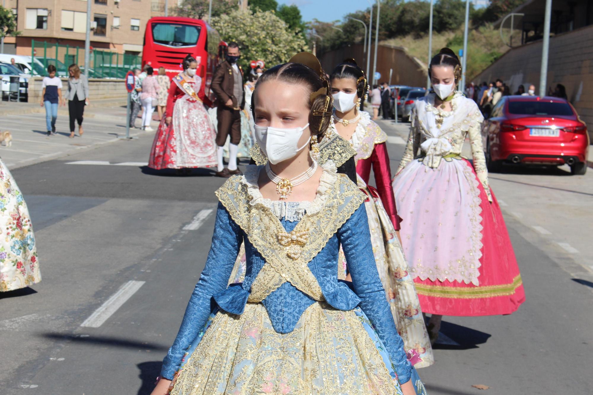 Carmen, Nerea y las cortes acompañan a las fallas de Quart y Xirivella en la procesión de la Senyera