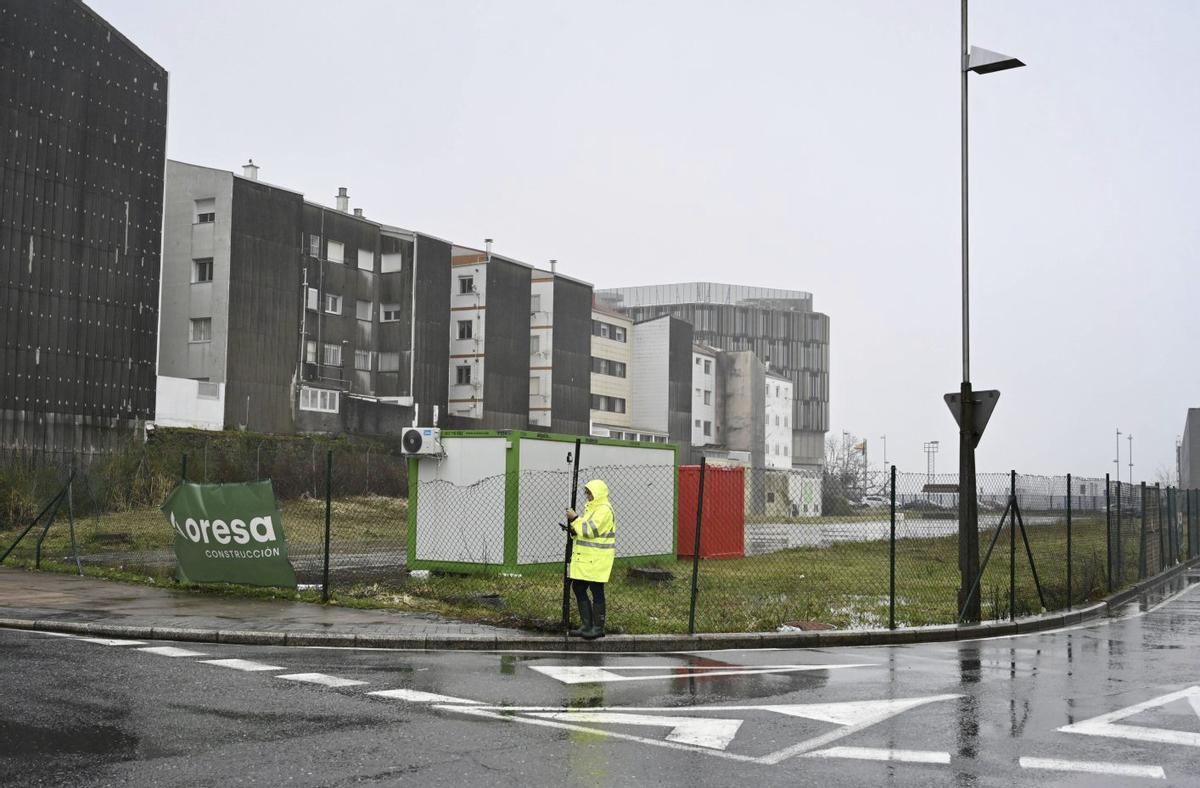 Los primeros trabajos se han centrado en desbrozar los terrenos.