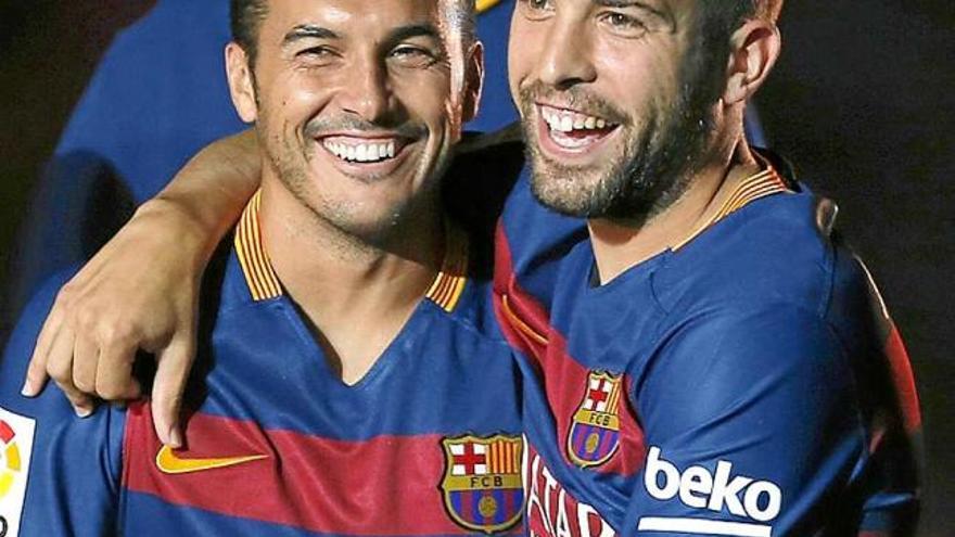 Pedro i Jordi Alba en la presentació del trofeu Joan Gamper