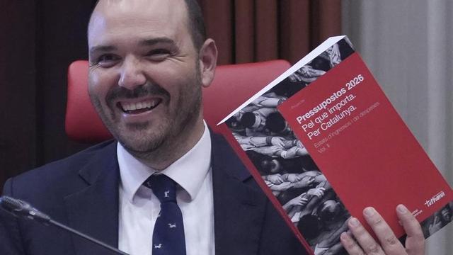 El conseller de Presidència, Albert Dalmau, explica els pressupostos del seu departament, ahir al Parlament. | DAVID ZORRAKINO / EUROPA PRESS
