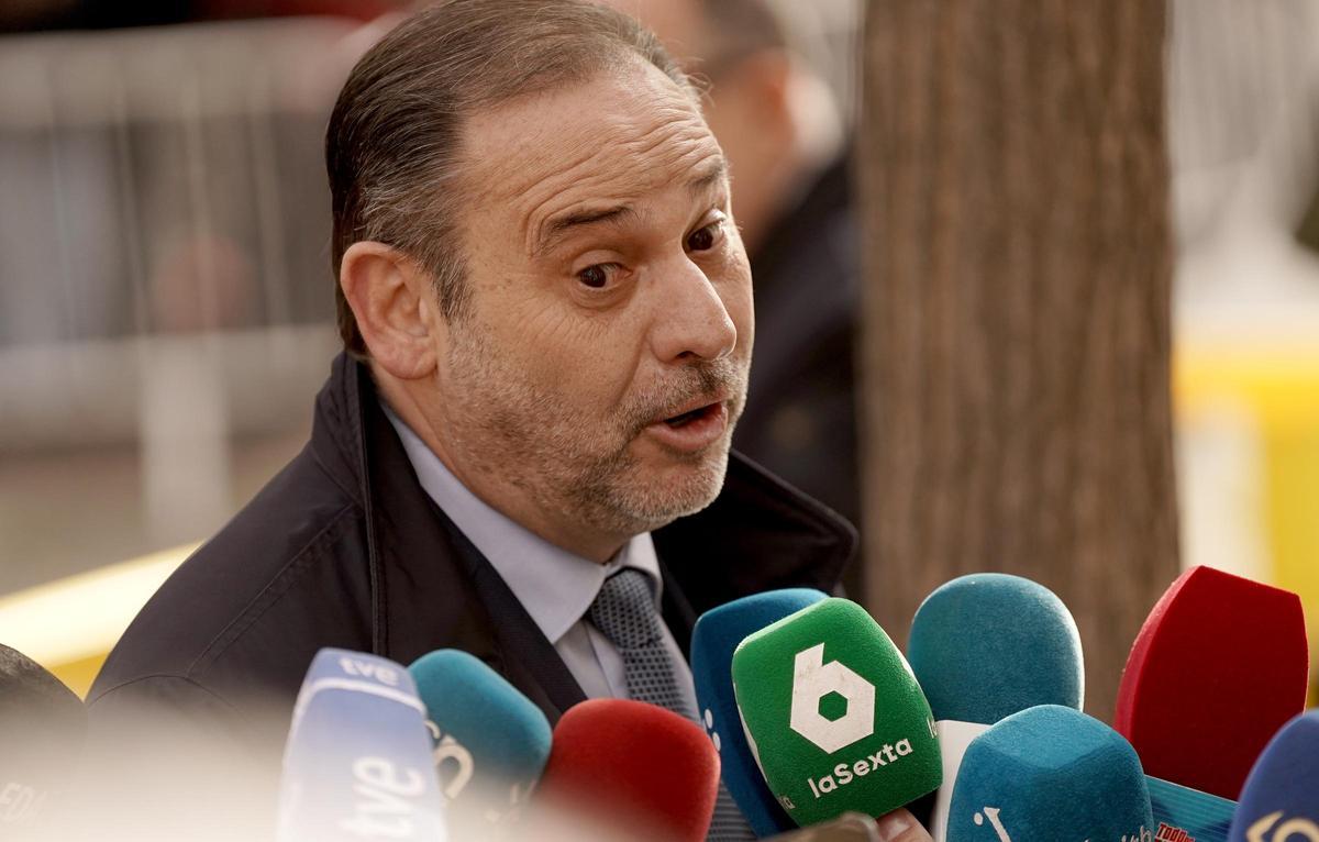 José Luis Ábalos a la salida del Tribunal Supremo.