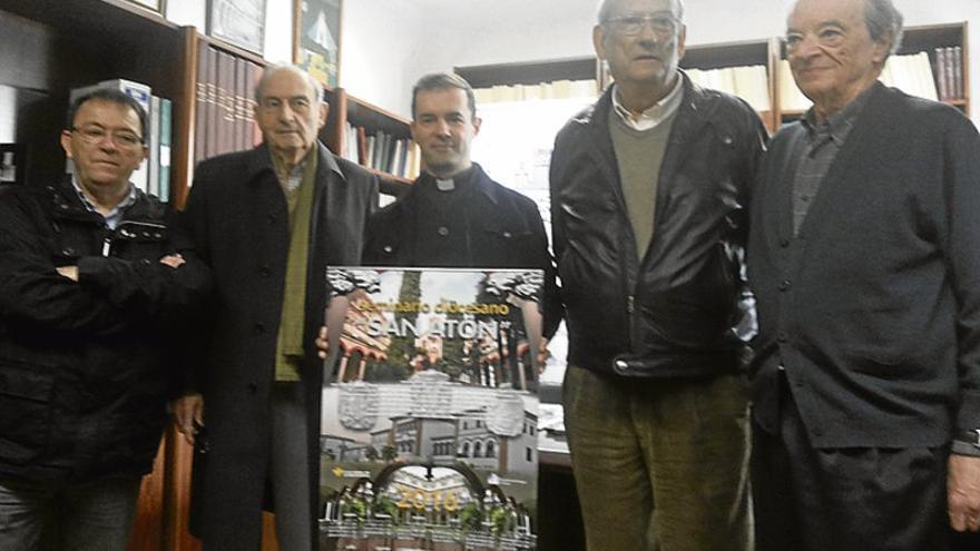 Amigos de Badajoz dedica su calendario al seminario