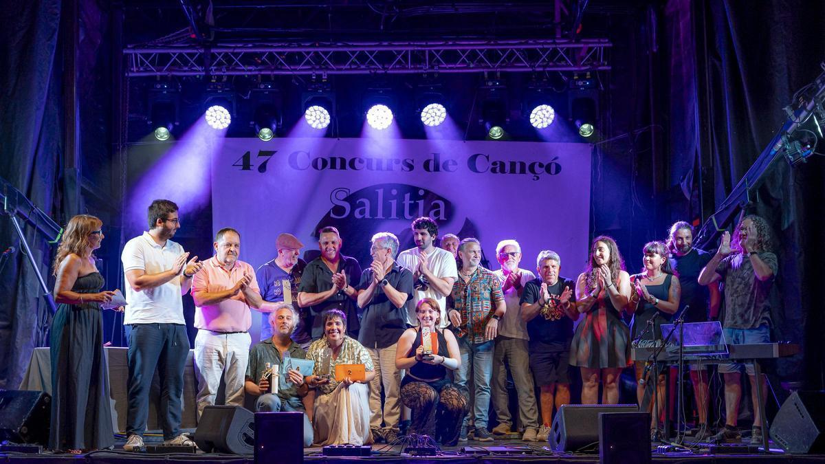 Els guanyadors recollint els guardons del concurs.