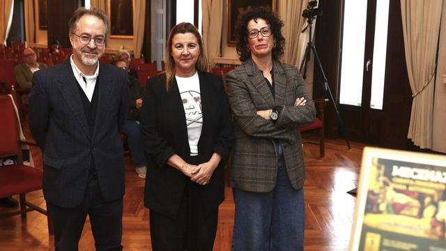 Por la izquierda, Luis Feás, Arancha Osoro y Covadonga Santianes. | MARIO CANTELI