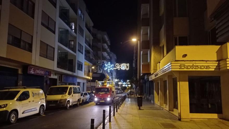 Vila instala las luces de Navidad