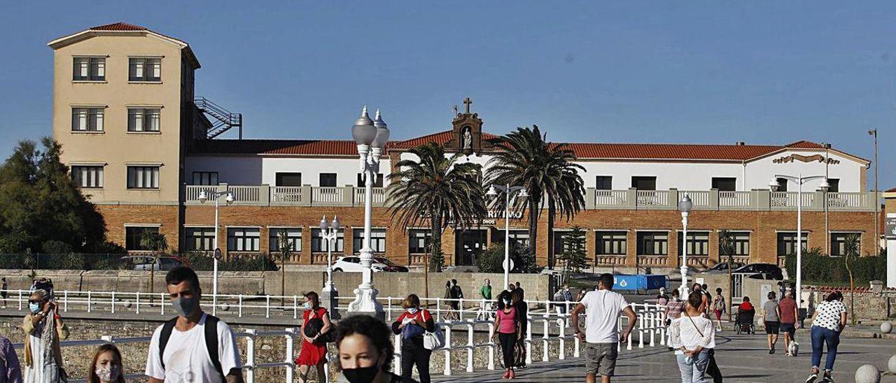 Fachada del Sanatorio Marítimo de Gijón.