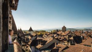 Vista de Murten desde sus murallas medievales 