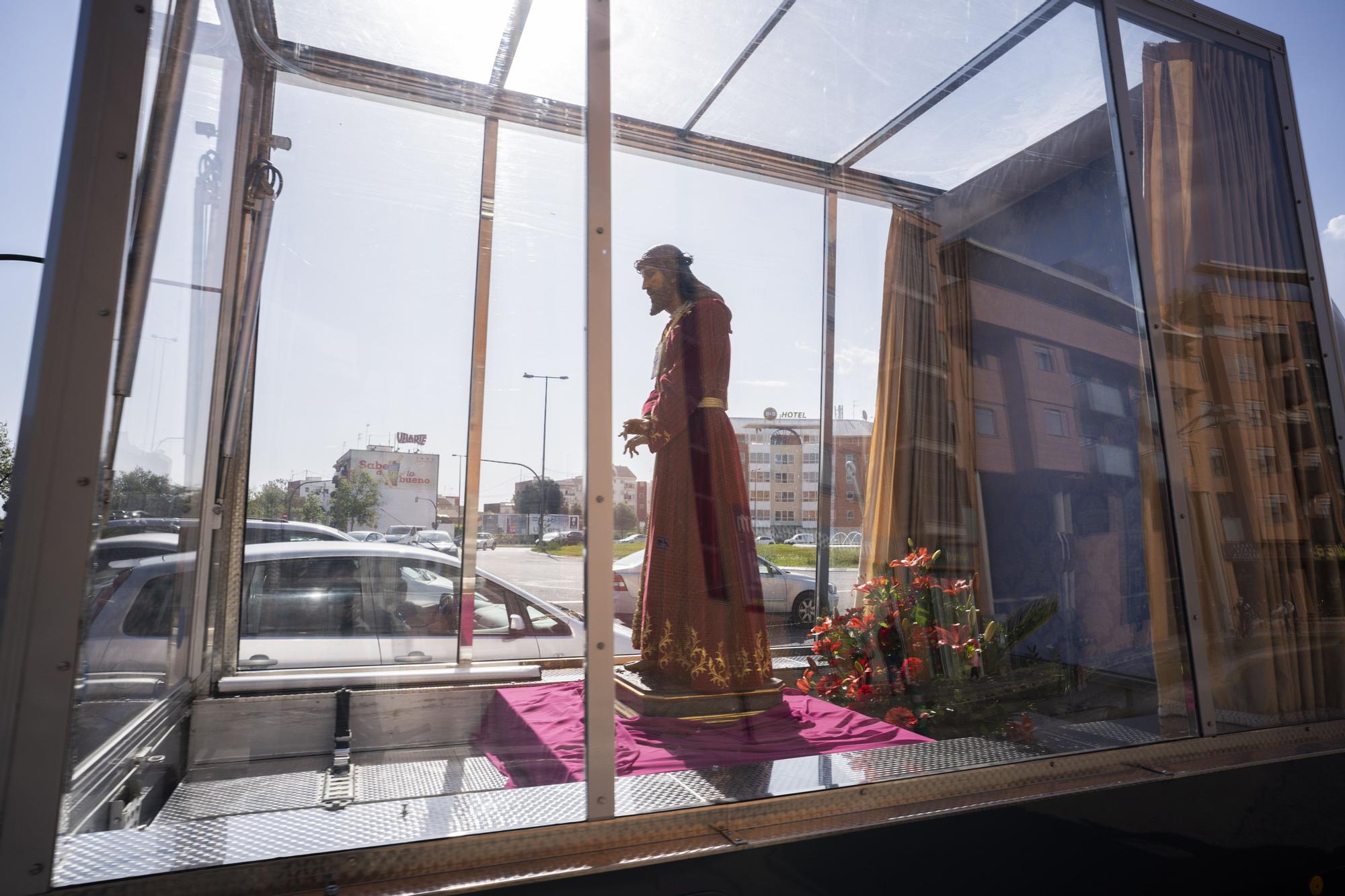 El Cristo de Medinaceli recorre València con el Maremovil