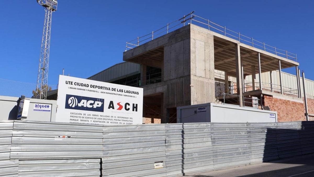 Las obras de ampliación de la ciudad deportiva de Las Lagunas de Mijas han quedado paralizadas en dos ocasiones.