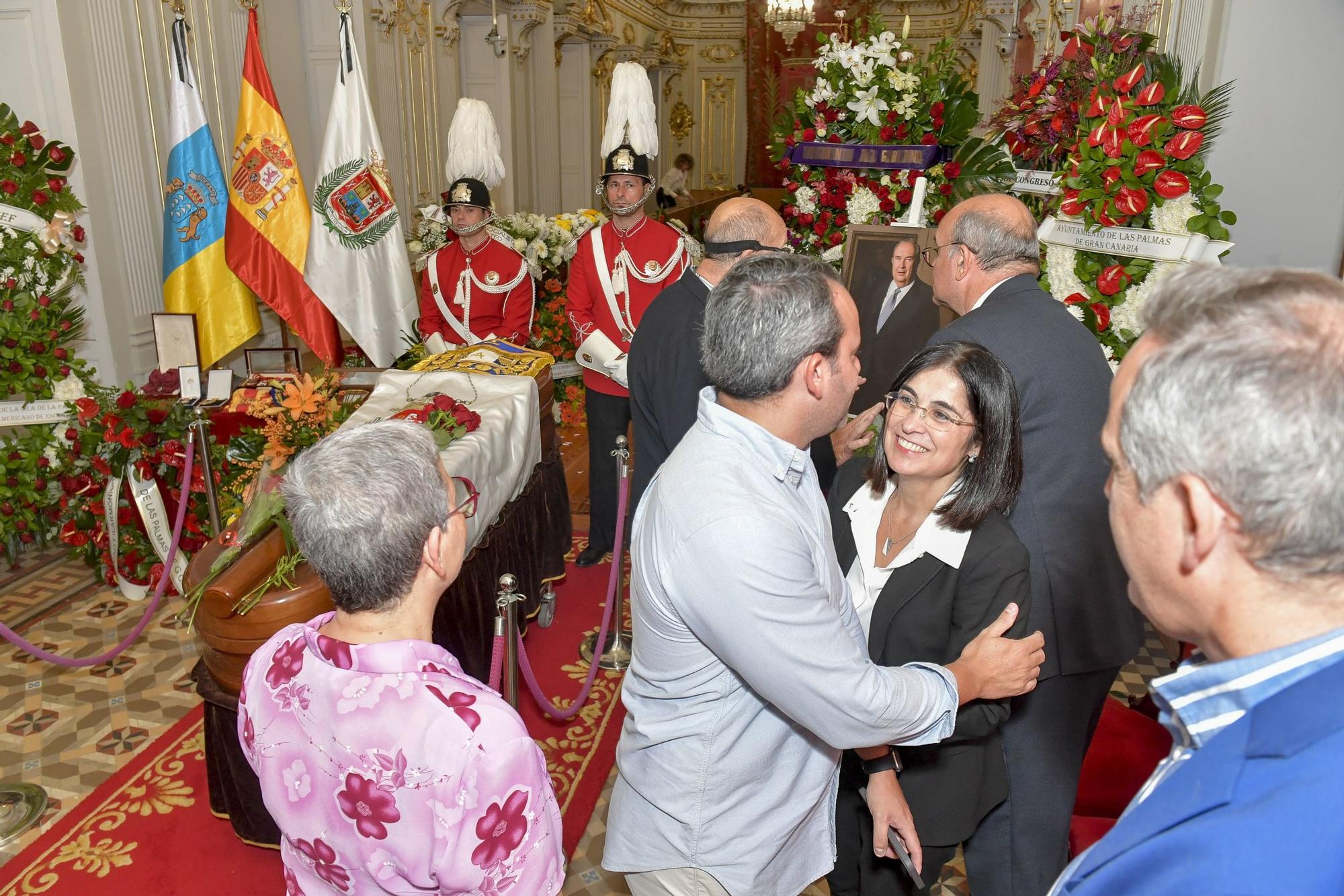 Capilla ardiente de Jerónimo Saavedra en las Casas Consistoriales de Las Palmas de Gran Canaria