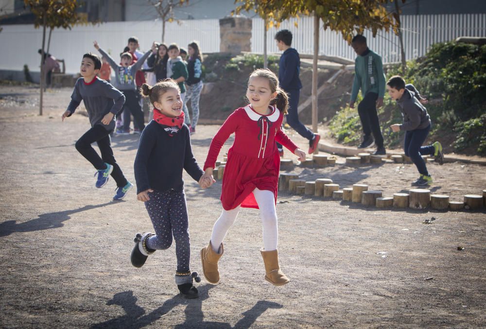 Patio inclusivo del CEIP Enric Soler i Godes