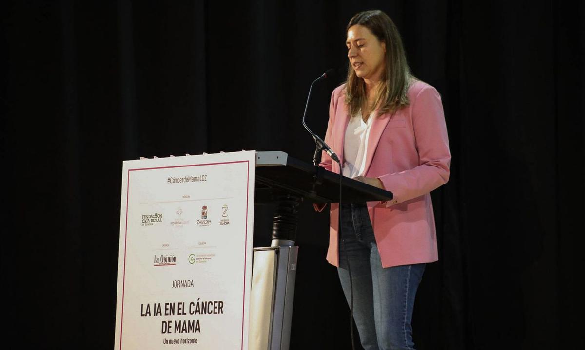 Miriam Sánchez, durante la presentación de la jornada. | ALBA PRIETO