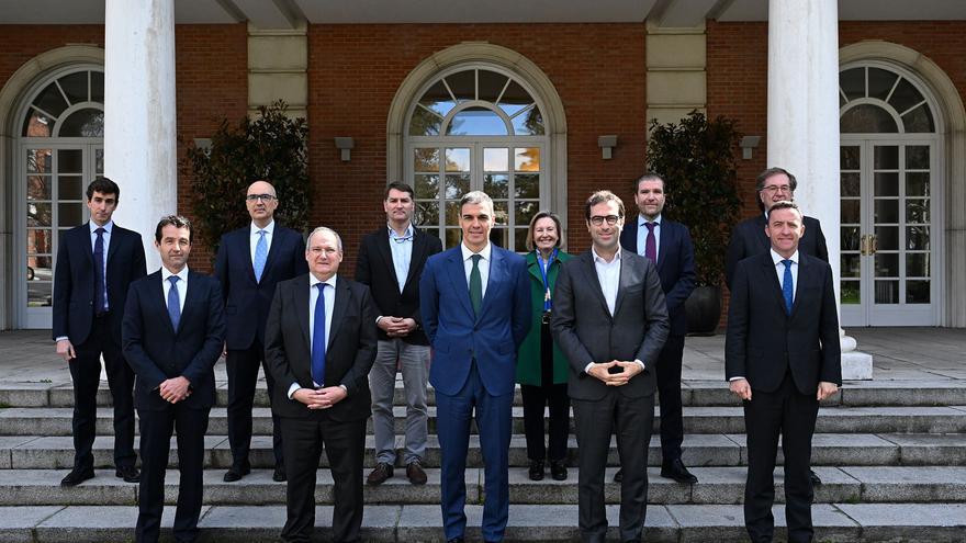 Sánchez llama a las empresas de defensa para diseñar el rearme y excluye a Santa Bárbara