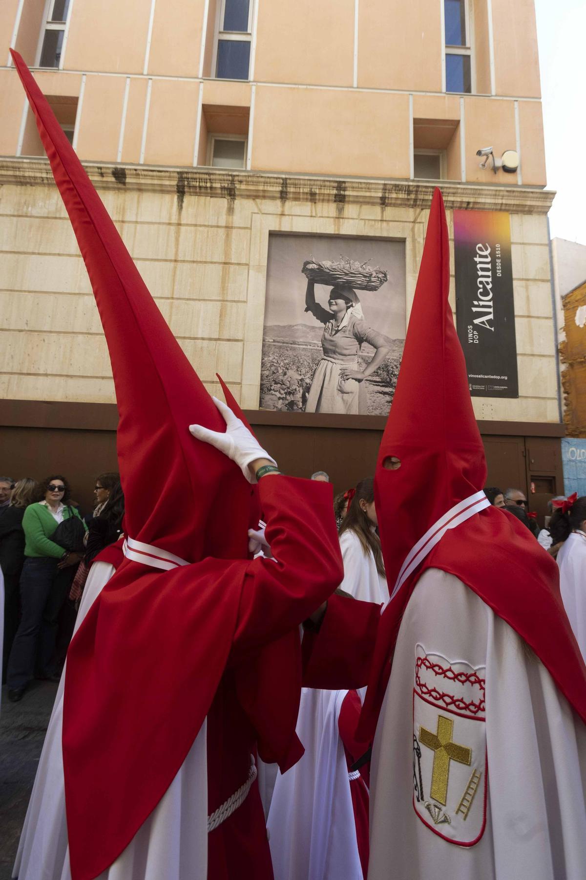 Semana Santa en Alicante: Procesión de la Cofradía del Cristo del Divino Amor en el Miércoles Santo