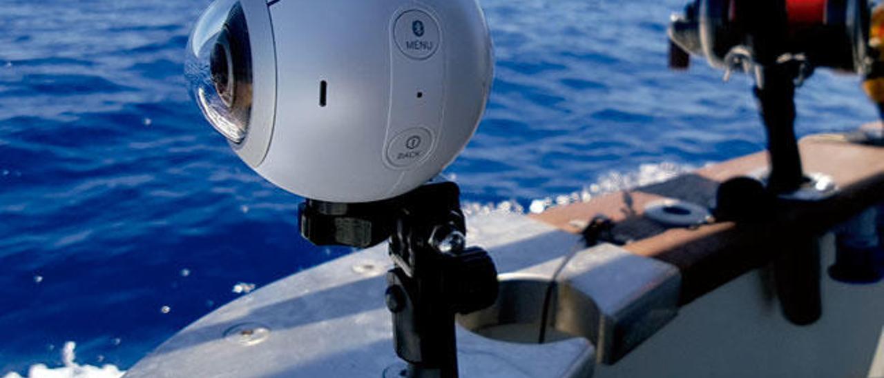 La Samsung Gear 360 Cam montada en un barco.