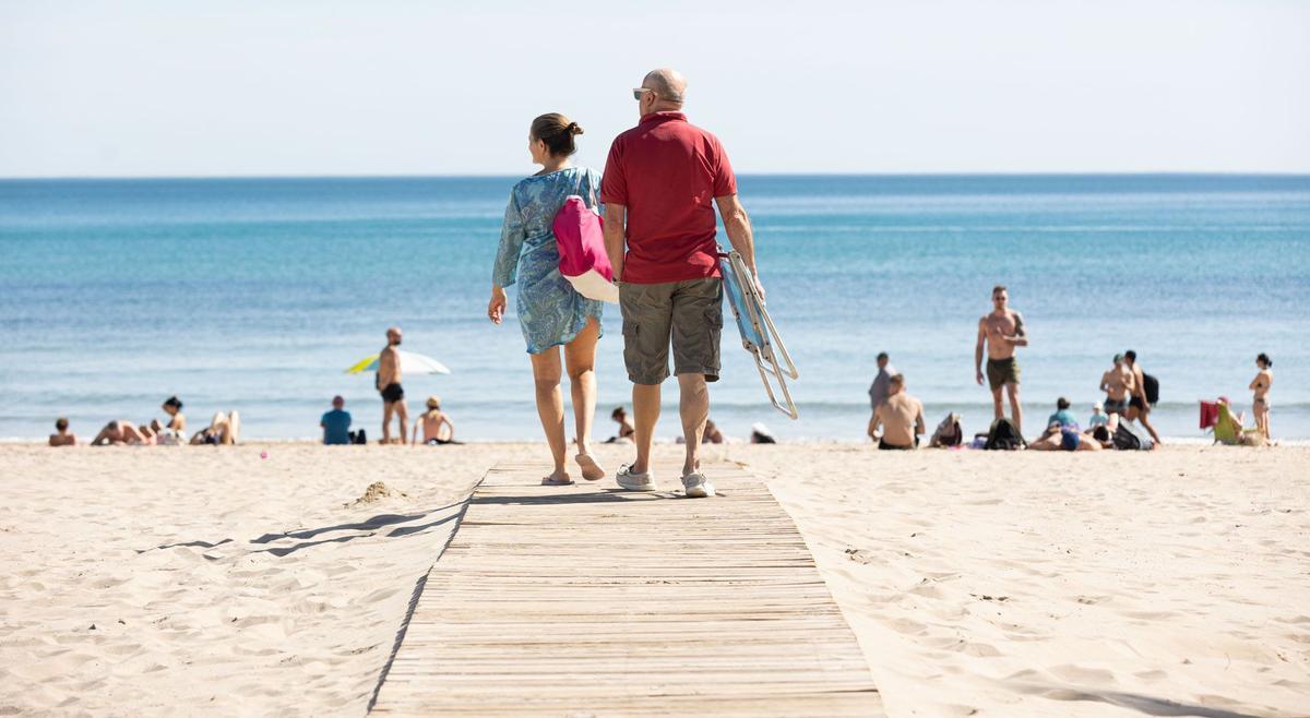 Gamba de Dénia, espencat, olleta alicantina... Y un paseo por la playa de San Juan al acabar de comer.