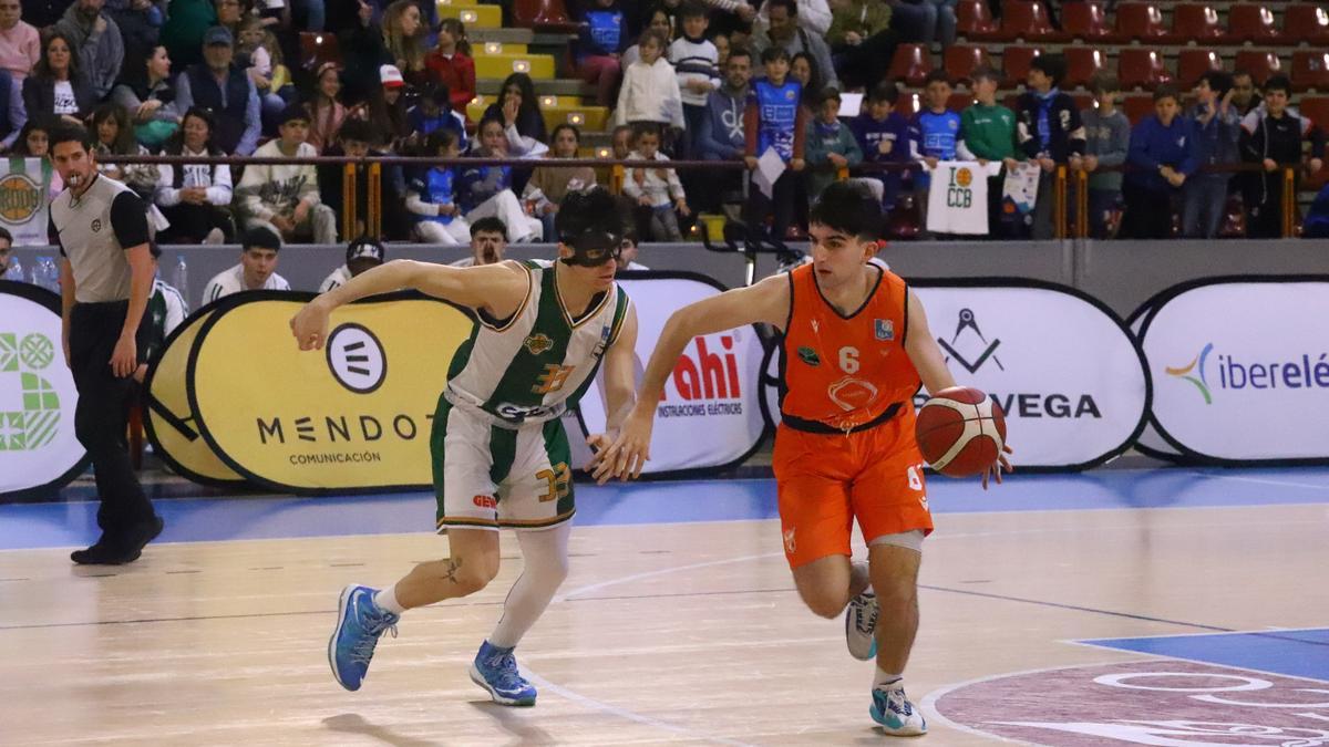 La jornada en la Liga EBA | El Coto Córdoba arrolla al Sagrado Cáceres con un CJ Williamson excelso