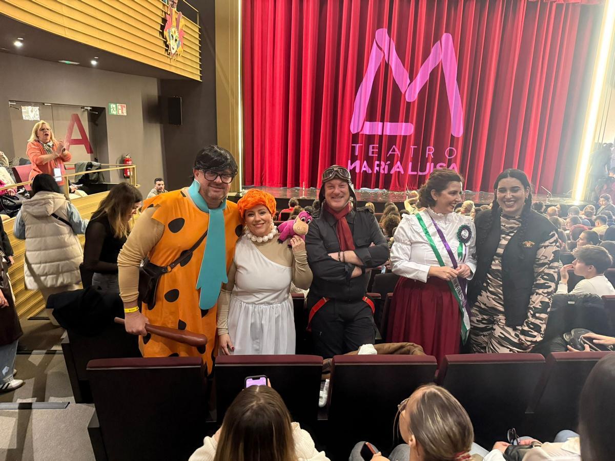 Osuna junto a Julio César Fuster, Susana Fajadro y Laura Iglesias, anoche en el María Luisa.