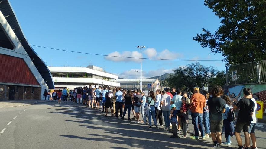Colas en Balaídos: cientos de aficionados entran al estadio con el partido empezado