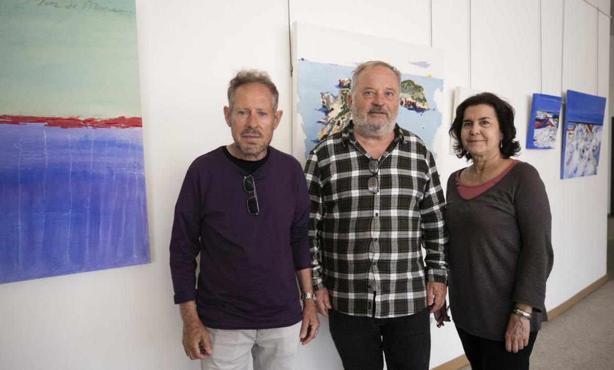 Carles Guasch, Toni Torres y Francisca Revert, en la exposición 25 años de Baleària. | VICENT MARÍ