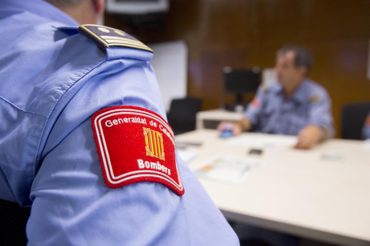 Bombers readmet tres bomberes de Lleida expulsades durant la lactància dels seus fills