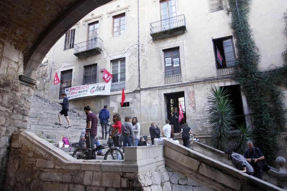 Ocupen l'antic Teatre Odeón