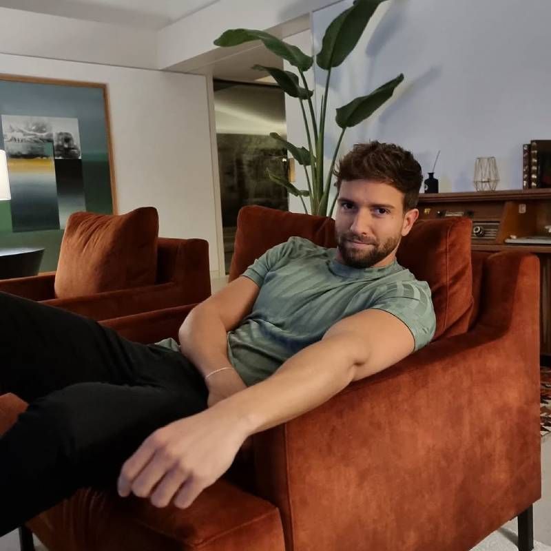 Pablo Alboirán en el salón de su casa.