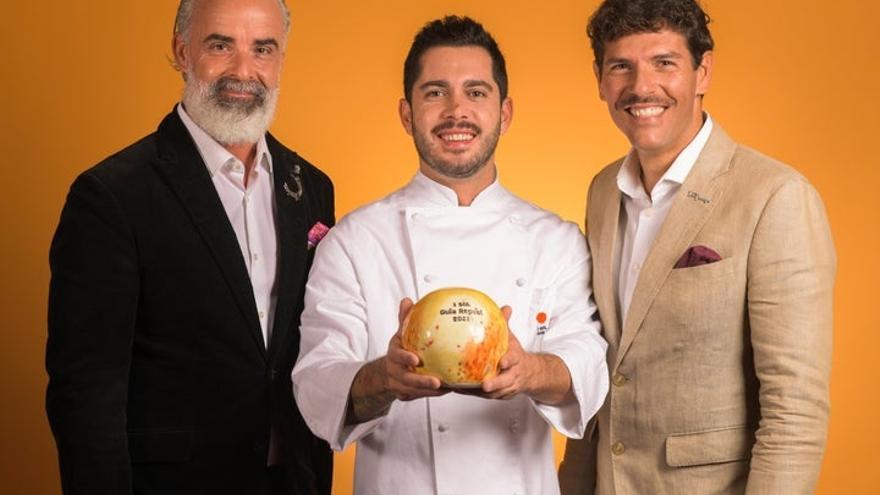 Francisco Budia (cocinero), José Molina (director hotel) y Héctor Suárez (jefe de sala) (&#039;Etxeko&#039;).