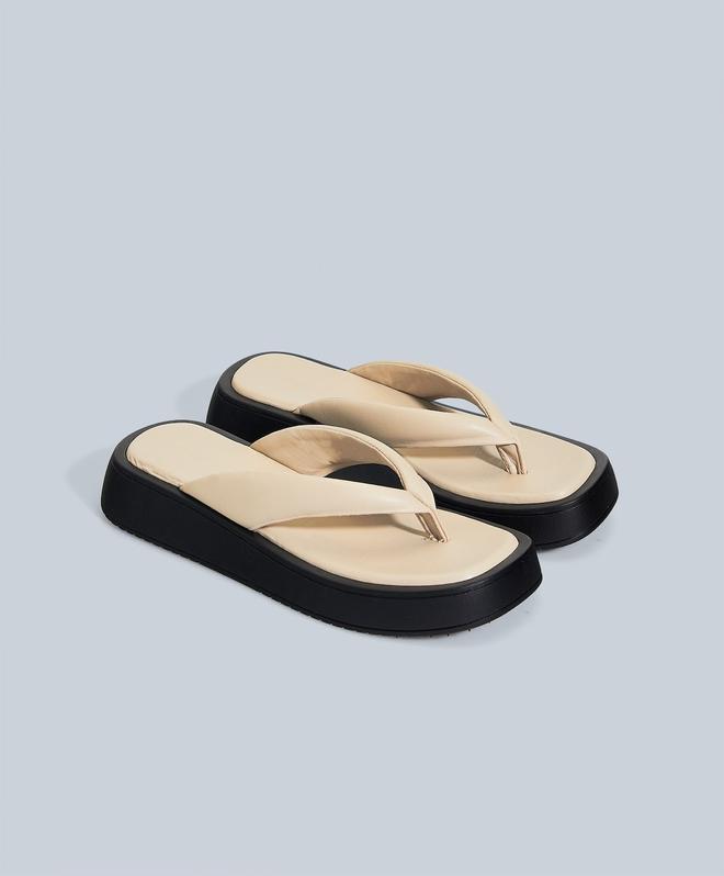 Sandalias de dedo con plataforma, de Oysho