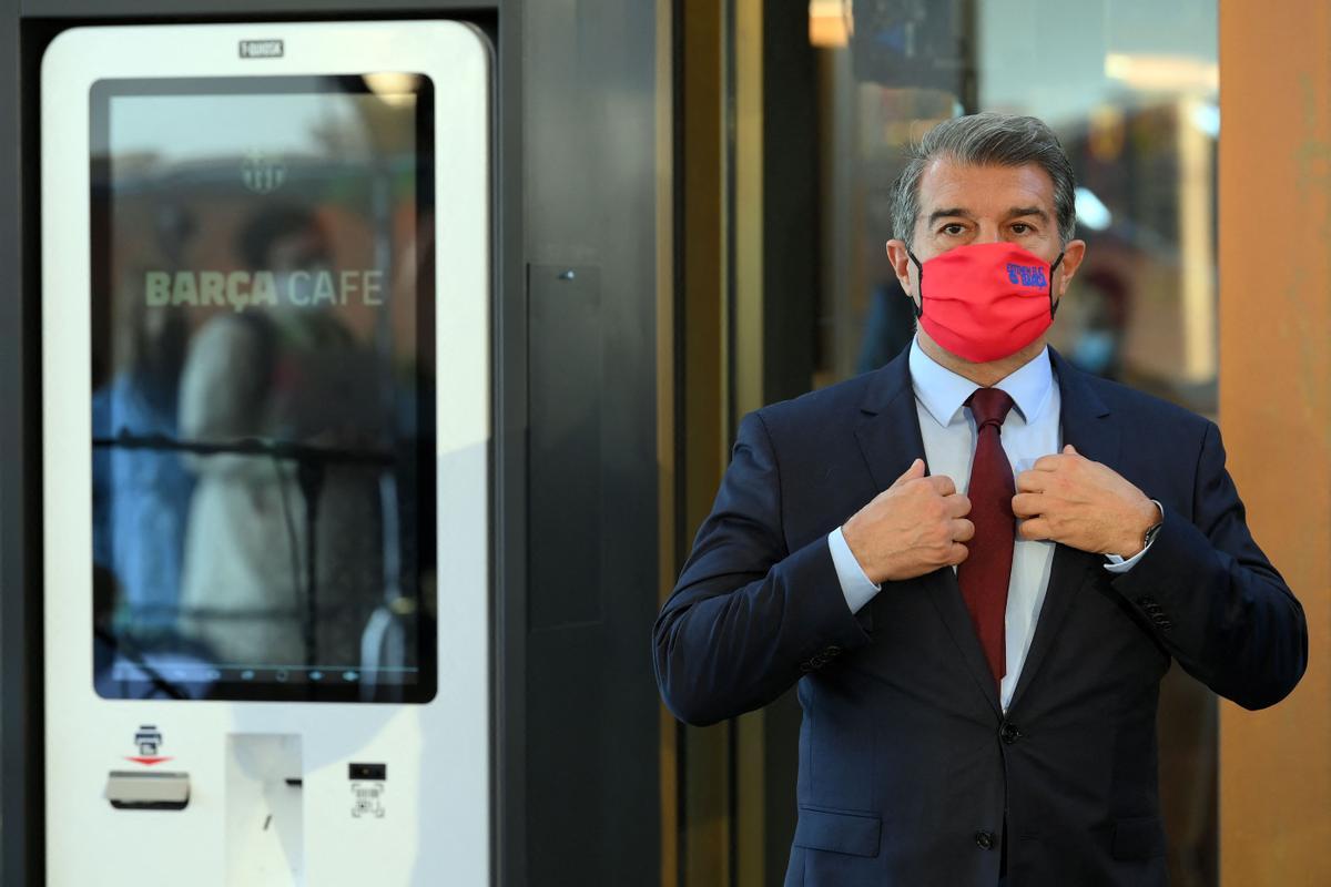 Laporta, en la inaguración del Barça Café en el Camp Nou.