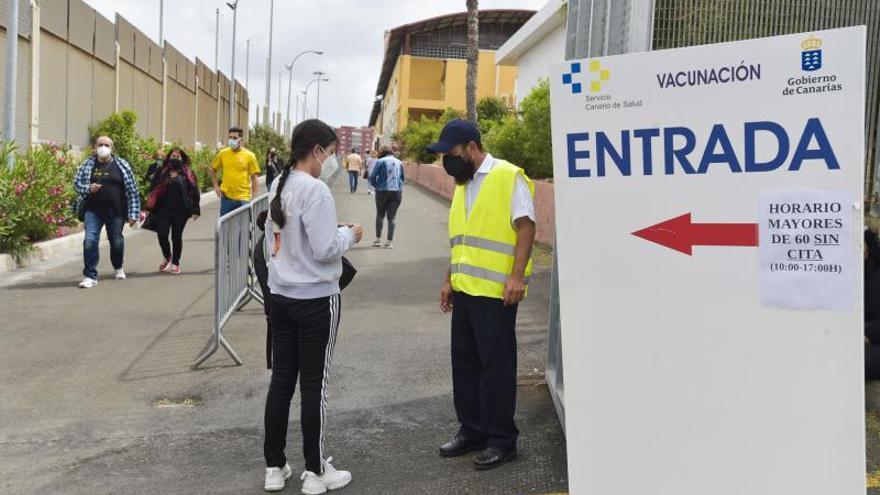 Centro de vacunación en Canarias