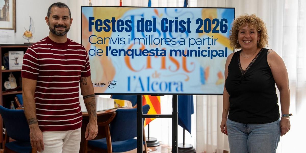 El alcalde de l'Alcora, Samuel Falomir, y la edila Vanessa Periz han presentado la programación de las fiestas del Cristo.