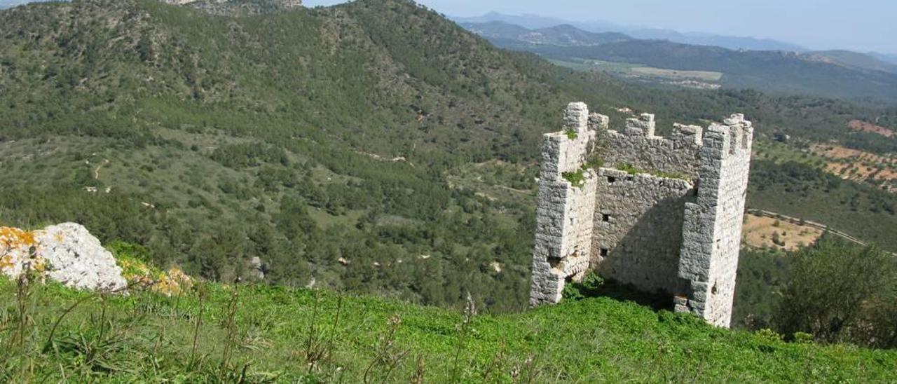 Vista de Sant Salvador desde el Castell de Santueri.