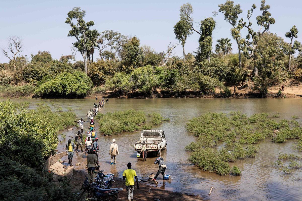 La minería artesanal de oro en Senegal. Karakaene y Bantakokouta son sitios de extracción de oro en el sureste de Senegal