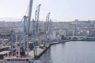 El Puerto de Vigo avanza en la electrificación de los muelles de cruceros y contenedores