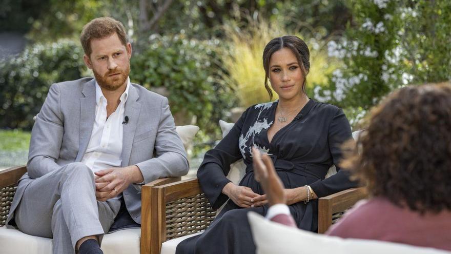 Meghan Markle acusa de racismo a la familia real británica y dice que pensó en suicidarse