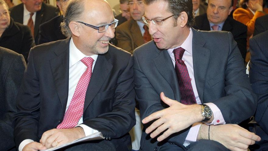 La Xunta de Feijóo contrató 13 informes a la consultora ligada a Montoro, uno centrado en las cajas