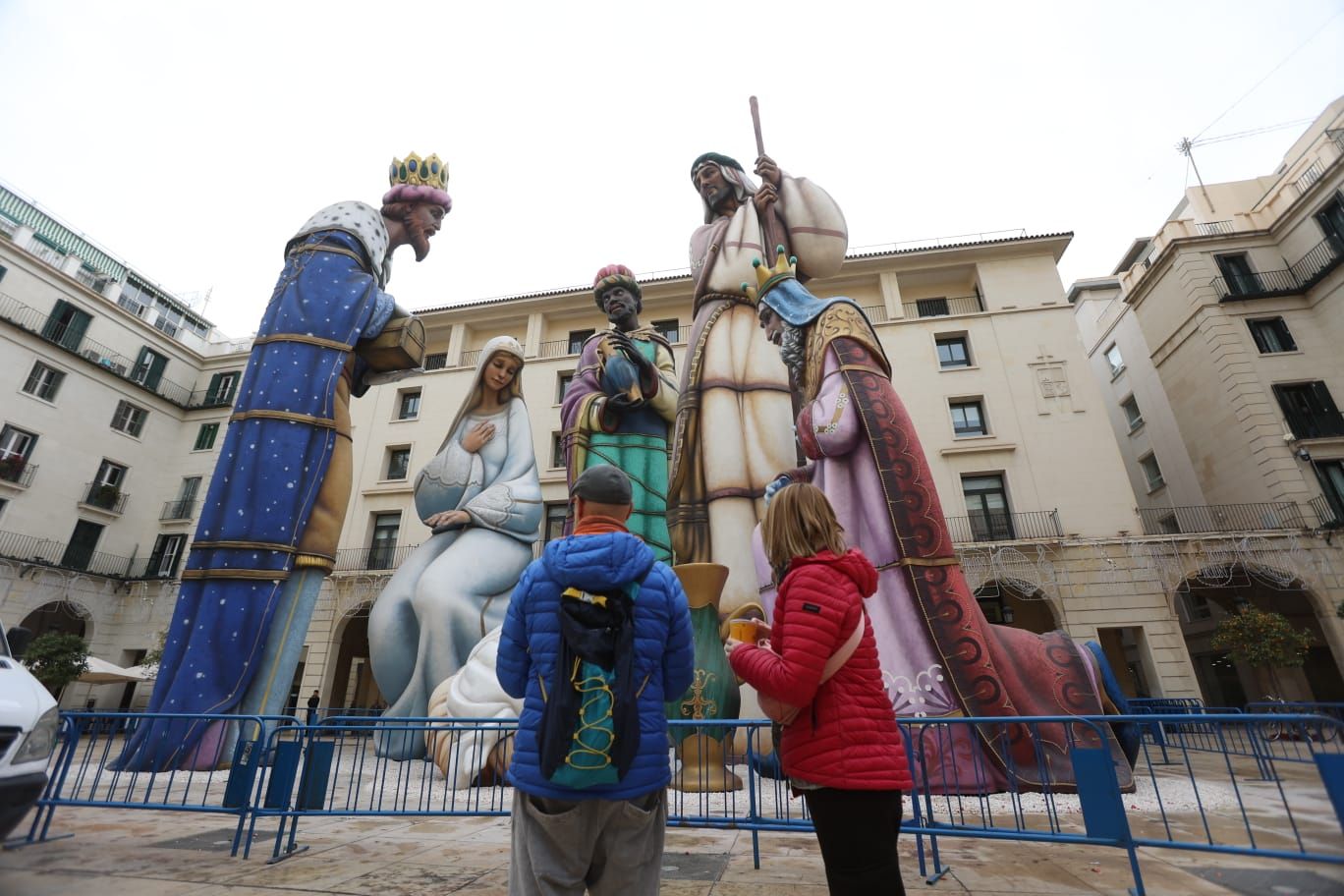 Se armó el Belén en Alicante, así luce el monumental nacimiento en la Plaza del Ayuntamiento