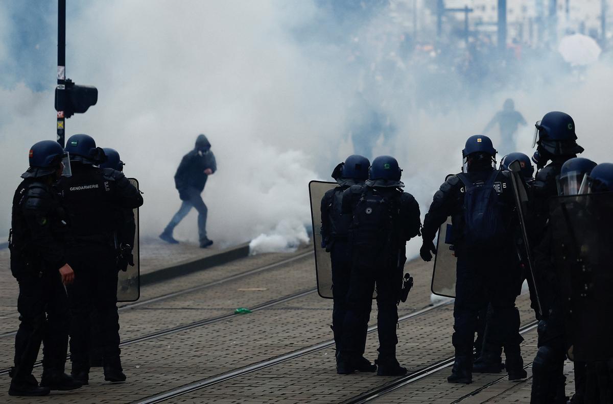 La manifestaciones en París se saldan con 122 detenidos