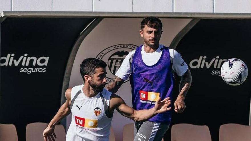La lista de convocados de Carlos Corberán para el Valencia CF - FC Barcelona