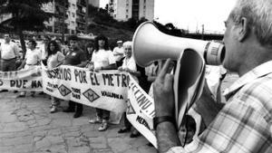 Manifestación vecinal reclamando el metro en Ciutat Meridiana, el 16 de mayo de 1990.