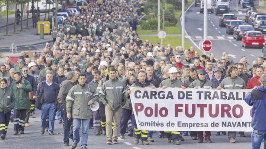 Imagen de la cabecera de la manifestación que recorrió ayer Ferrol.