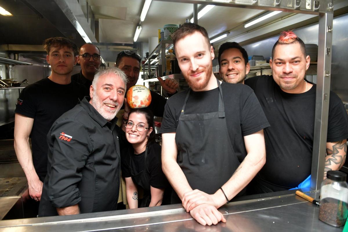 Restaurande El de Alberto chef Aitor Prieto con su padre Alberto y equipo