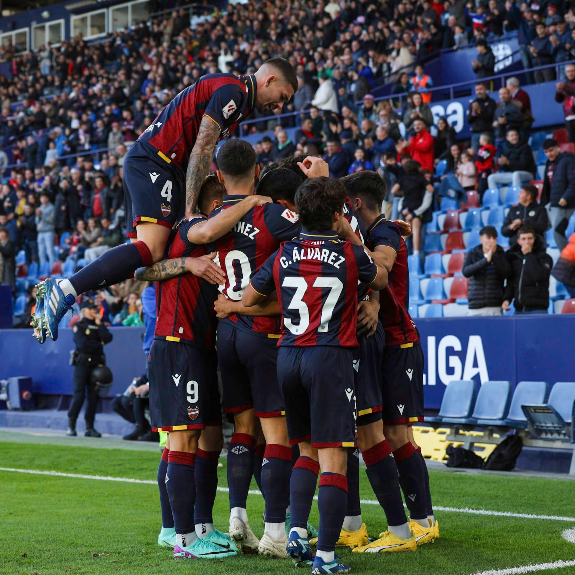 El Levante - Huesca, en imágenes