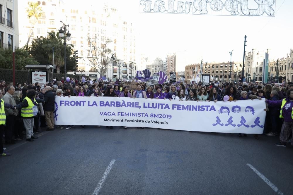 Masiva manifestación en el Día de la Mujer en València