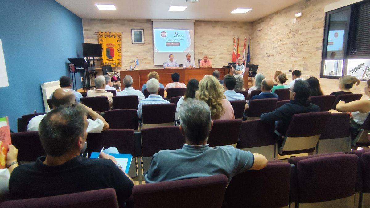 Jornada en Villaralbo para autoridades locales para dar a conocer el nuevo sistema de Protección Civil.
