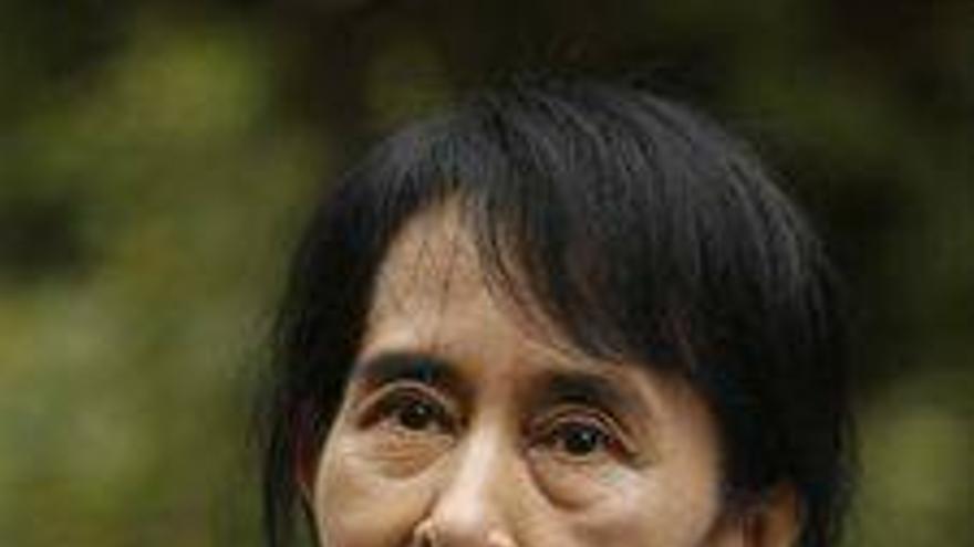 Aung San Suu Kyi se declara &quot;orgullosa&quot; del Ejército birmano